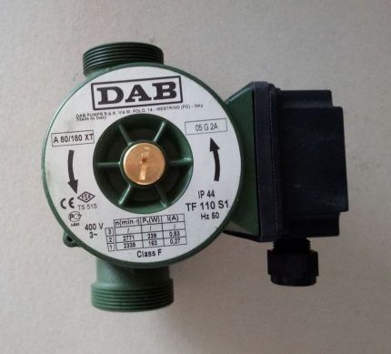 Pump for three-phase connection