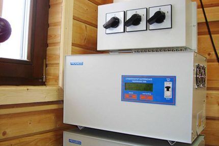 Voltage stabilizer for a summer residence