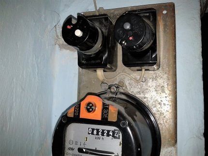 An outdated method of installing a meter in an apartment