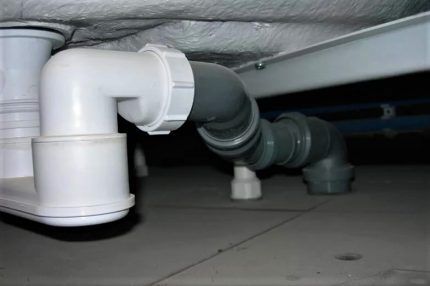 Pipes under the bath 