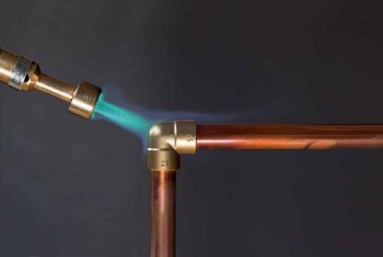 Soldering a copper pipe