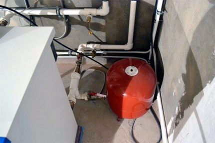Diaphragm tank for heating system