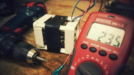 Überprüfung mit einem analogen Multimeter