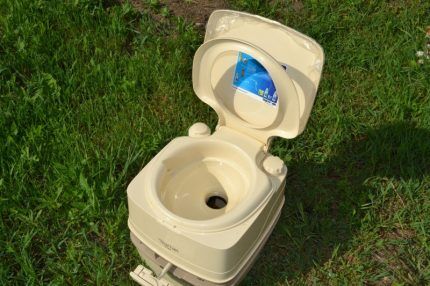 Biological fluid for dry toilet