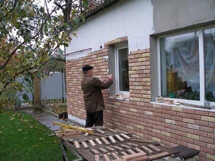 Installation of facing tiles