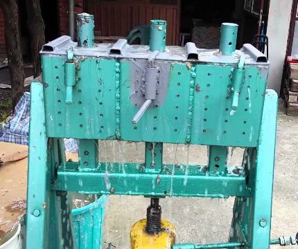 Sawdust pressing machine