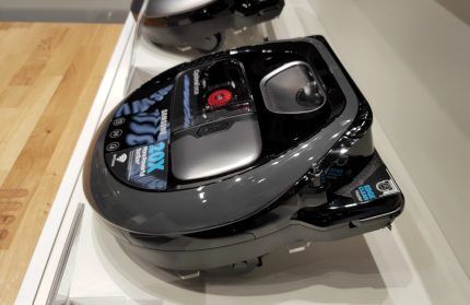 Robot vacuum cleaner