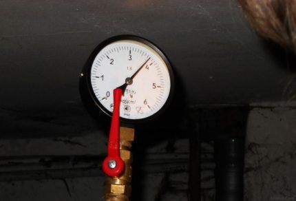 Pressure at the inlet of an eight-story building