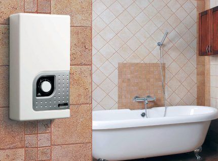 Instantaneous electric heater for the bathroom