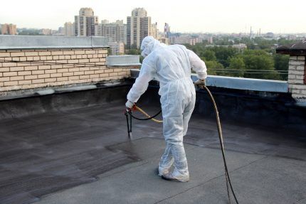 Salopette pour travailler avec un brûleur à eau chaude