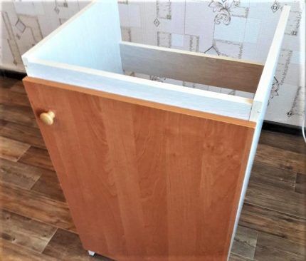 Sink cabinet without countertop