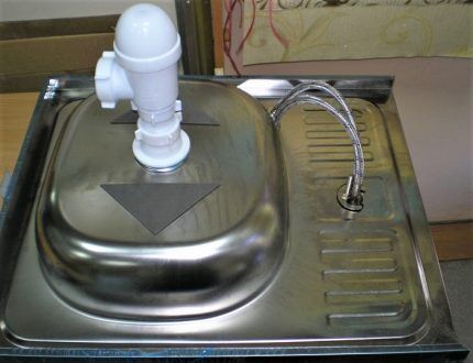 Siphon for kitchen sink