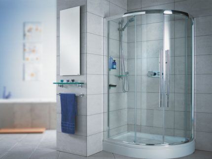 Open shower stall without cover