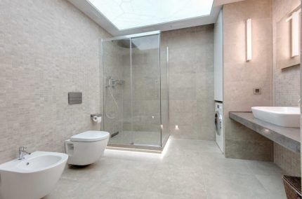 Shower cubicle without back wall