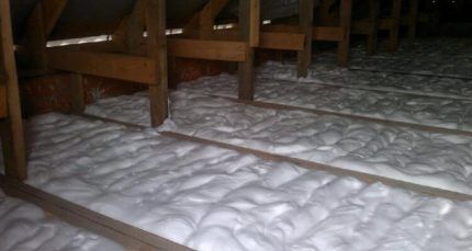 Insulation with penoizol