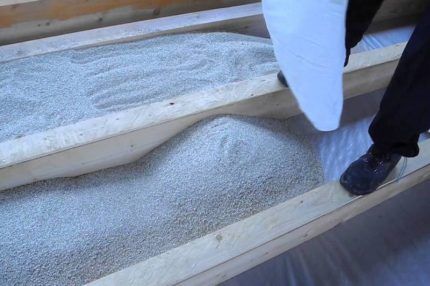 Natural and cheap sawdust