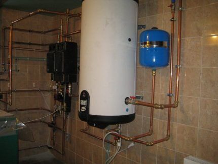 Storage boiler with large internal tank