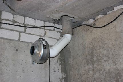 Ventilation forcée de la base