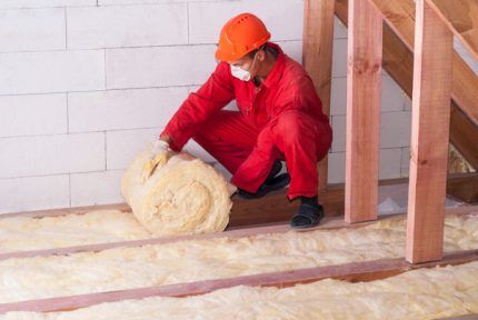 Laying mineral wool