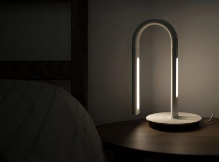 Flexible and smart table lamp