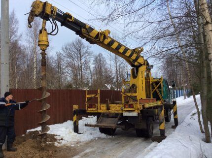 Rotary auger drilling