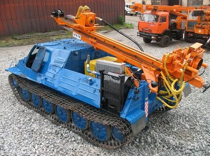 Drilling rig on a crawler tractor