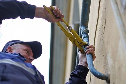 L'uomo del gas chiude il gas