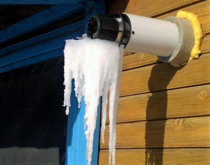 Hielo en una chimenea coaxial.