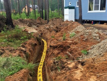 Trench with gas pipe