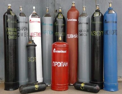 Painting of gas cylinders
