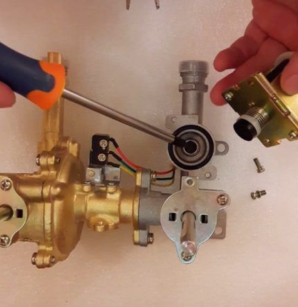 Removing the gas boiler valve (disassembly)