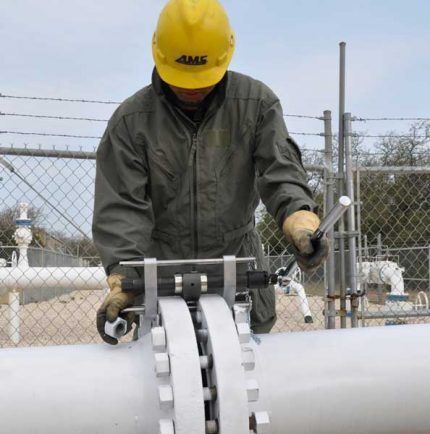 Gas pipeline flange connection