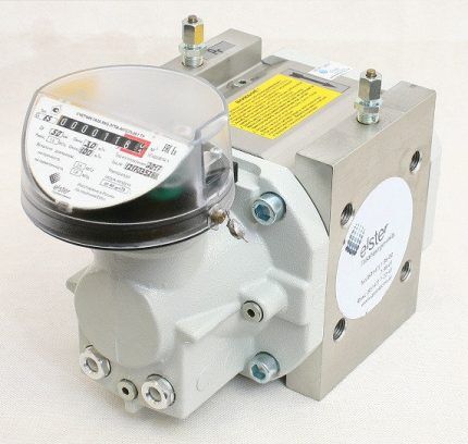 Rotary gas flow meter