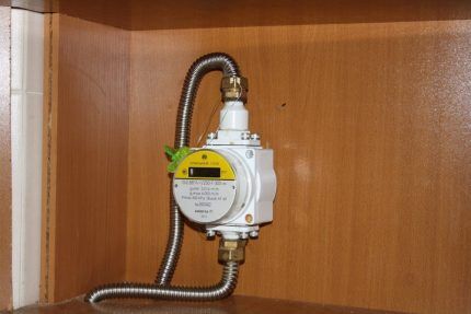 Levitation gas meter