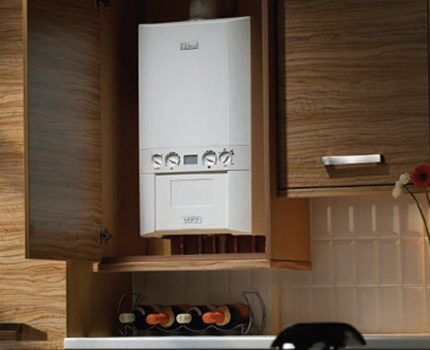 Built-in option for installing a wall-mounted gas boiler 