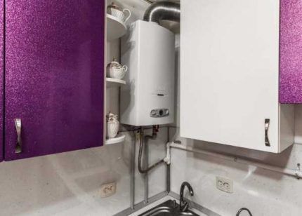 Gasboiler in de keuken van een stadsappartement 