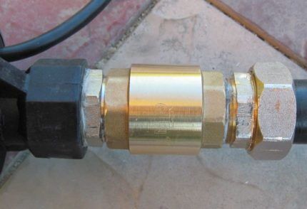 Check valve on a submersible pump