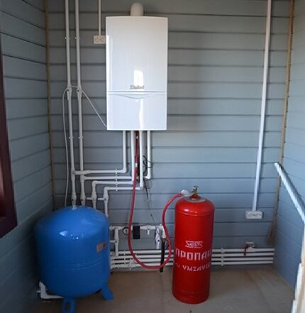 Connecting a wall-mounted boiler to a gas cylinder
