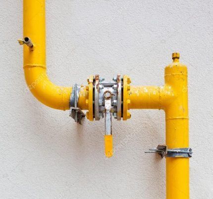 Yellow gas pipe 