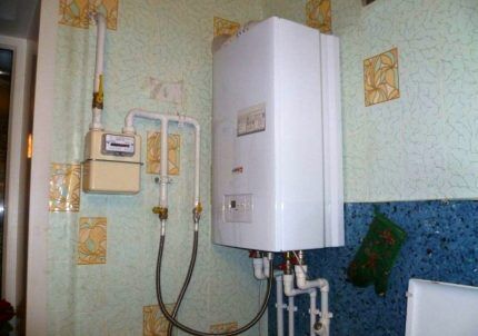 Mounting a wall-mounted hot water boiler