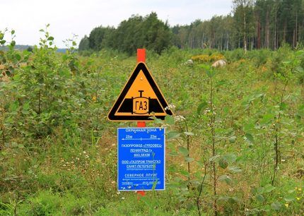 Warning sign and information plate