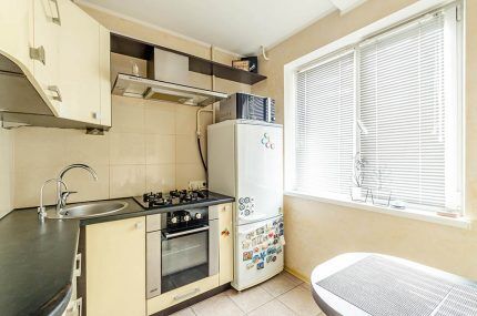 Installing a refrigerator in the kitchen