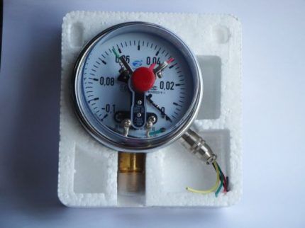 Pressure gauge in retail packaging 