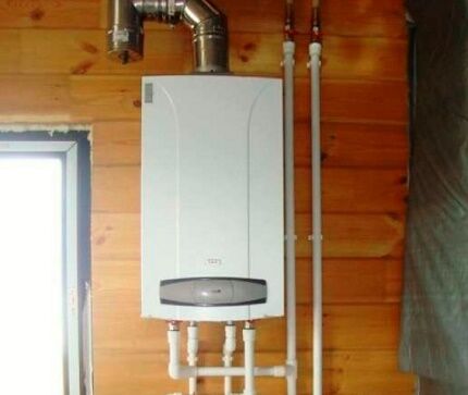 Chimney with condensate collector
