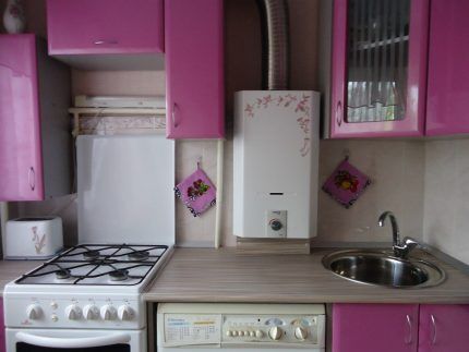 Example of a kitchen with basic gas appliances 