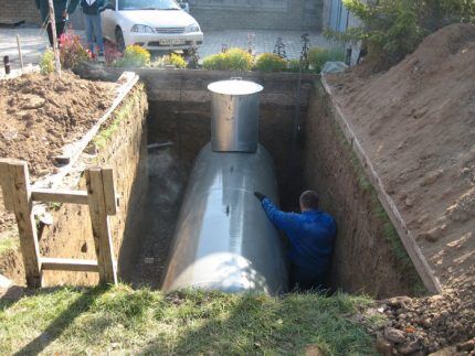 Storage of liquefied gas in a gas holder