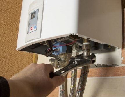 Installatie van een gasboiler in de keuken