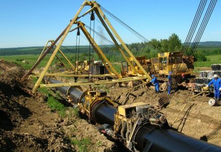 Construction d'un gazoduc sur le terrain