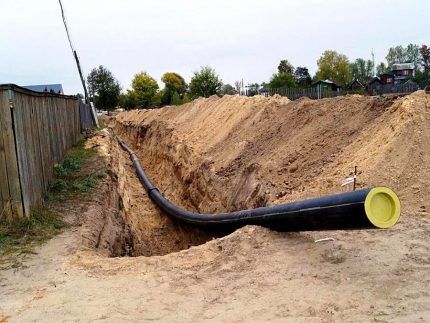 Laying PE pipe in a trench 