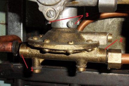 Dismantling the gas water heater reducer